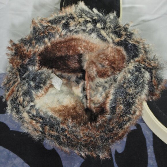 NWOT Black Leather Tom's Faux Fur Snow Boots - Picture 11 of 13